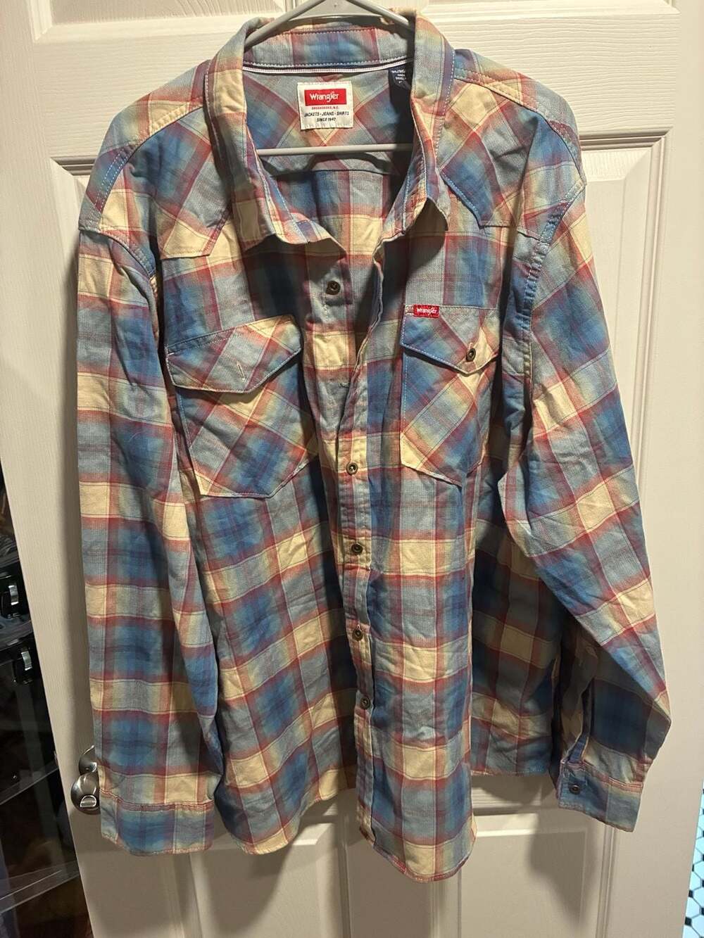 Wrangler Men's Long Sleeve Western Plaid Button-Down Shirt